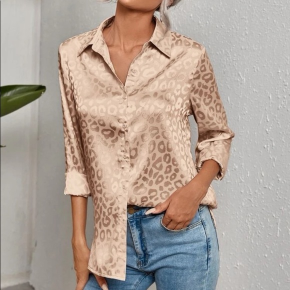 New leopard print button down top - Picture 1 of 4